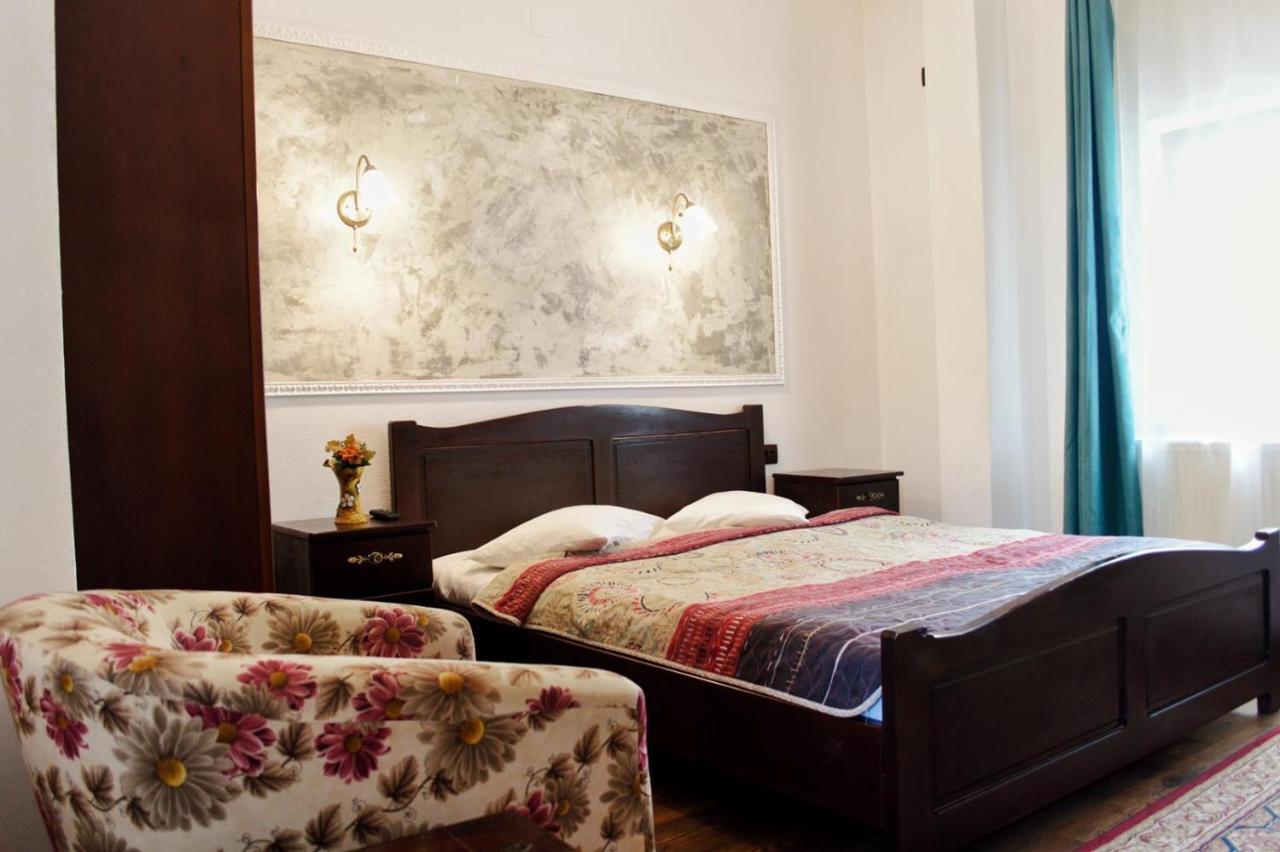 Pensiunea Casa Rica Calimanesti Ngoại thất bức ảnh