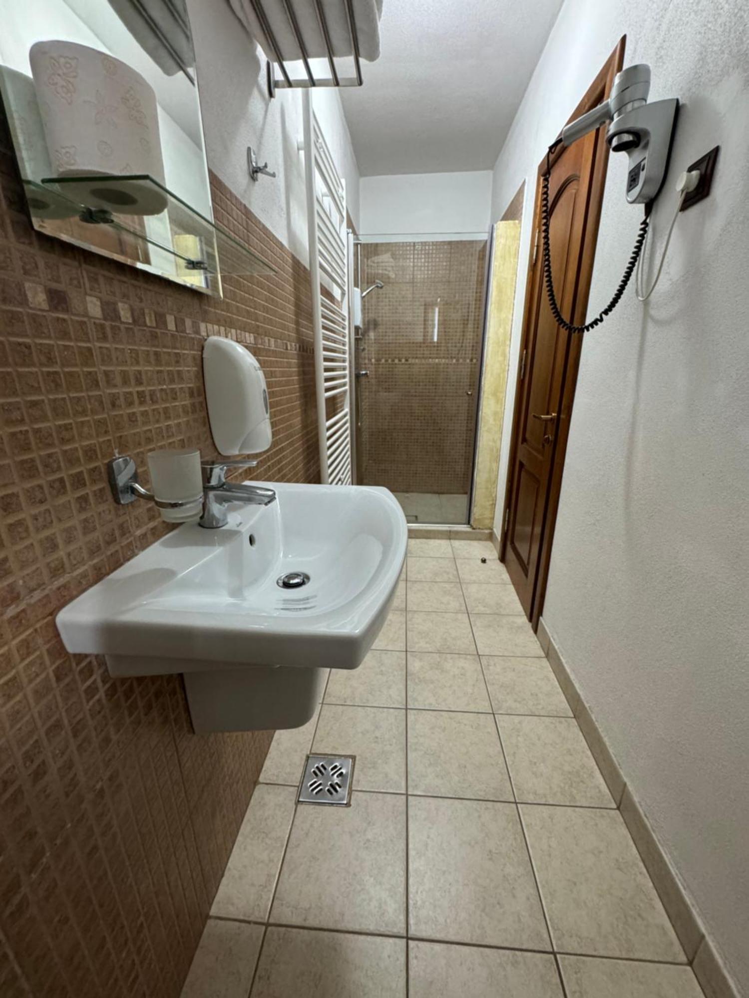 Pensiunea Casa Rica Calimanesti Ngoại thất bức ảnh
